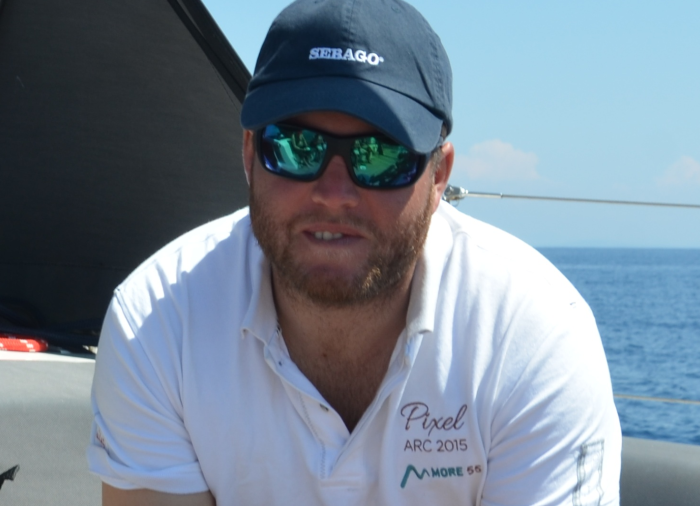 Fredrik Olsson är inte bara skeppare, utan är även den som tagit ut de fyra andra. Han seglar över Atlanten för fjärde gången och ser fram emot att komma först till St Lucia. 2
